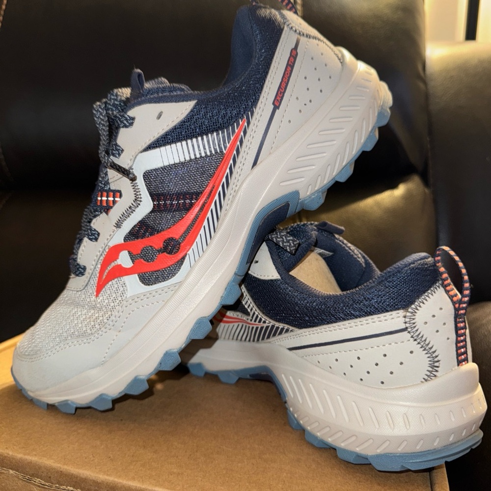 Saucony Women's Excursion Tr16 Sneaker Size 11 Used Excellent  Condition